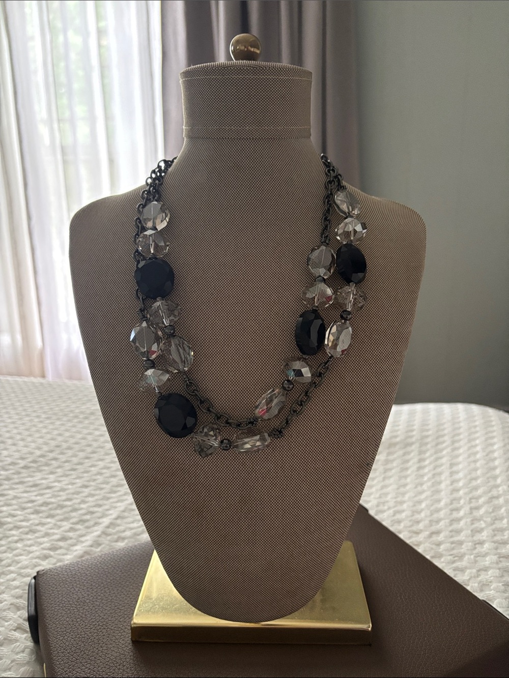 PREMIER DESIGNS GUNMEATAL CHAIN NECKLACE WITH FACETED GLASS BEADS